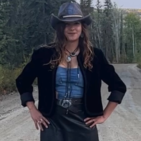 RRRRuss Jackets & Blazers - 🤠VINTAGE Black Velvet Cropped Jacket size M